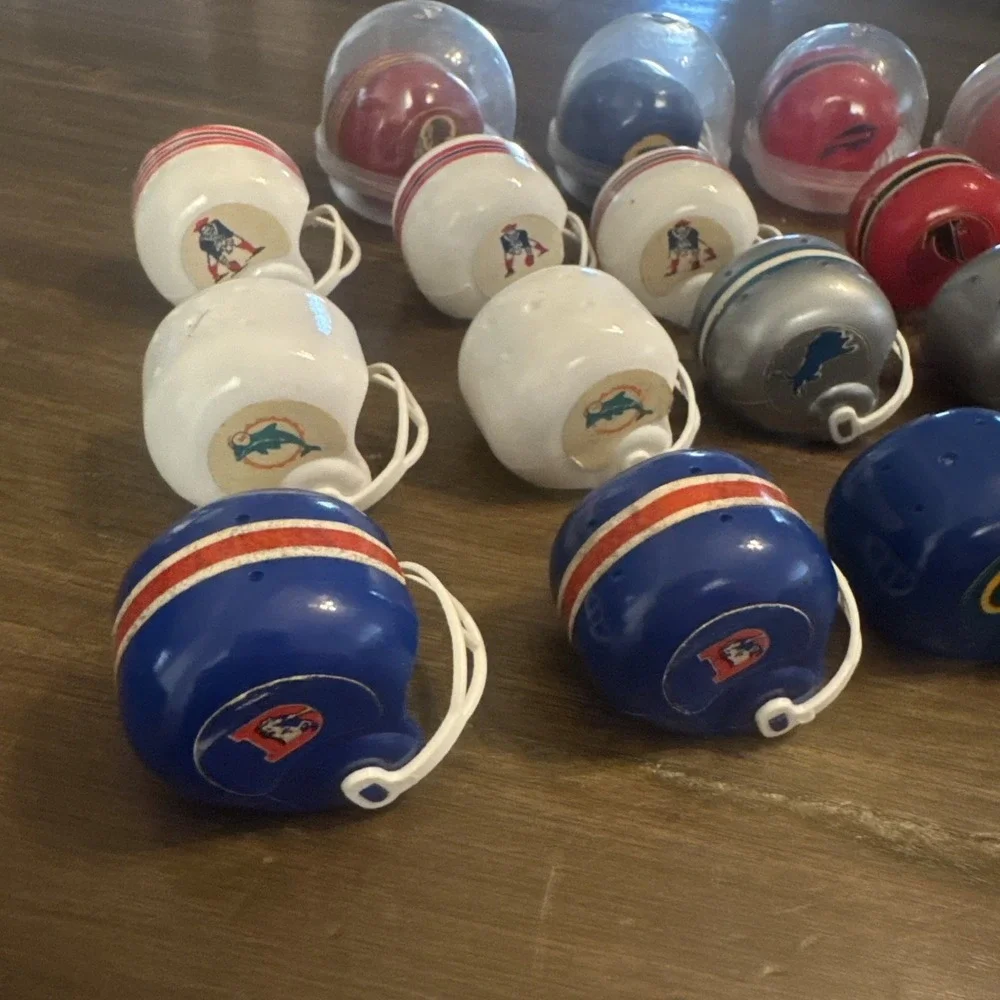 Vintage‎ NFL mini Helmets Lot Of 27